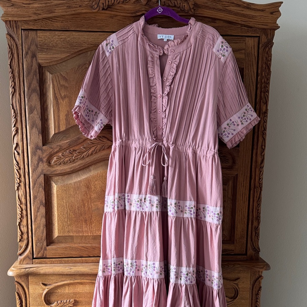 Ivy City 1X Pink Floral Midi Dress